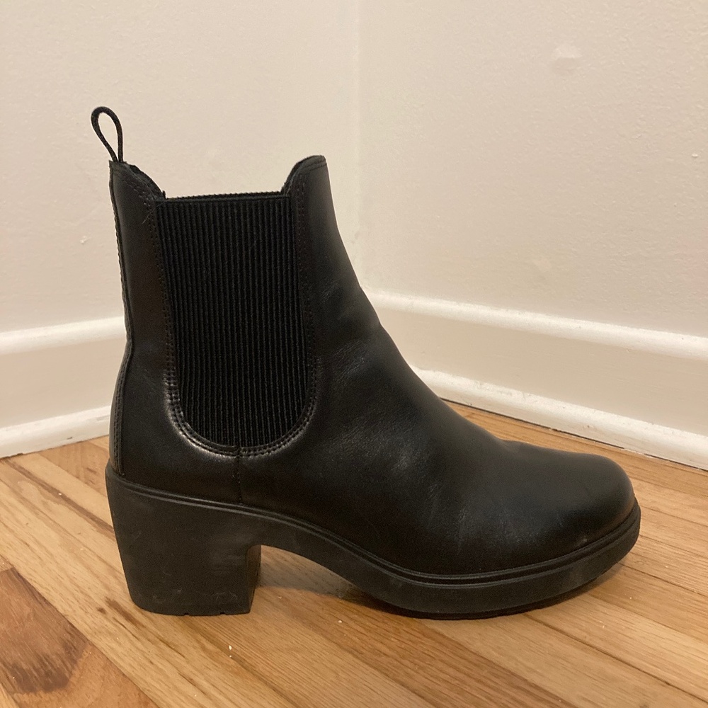 Black Chelsea Boots